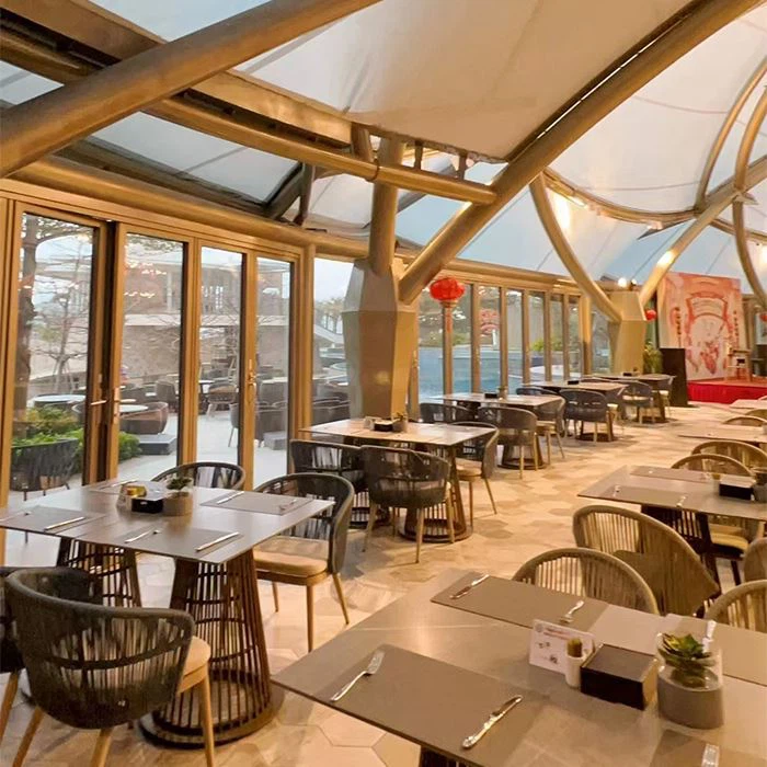 Врата с алуминиева рамка със стъкло